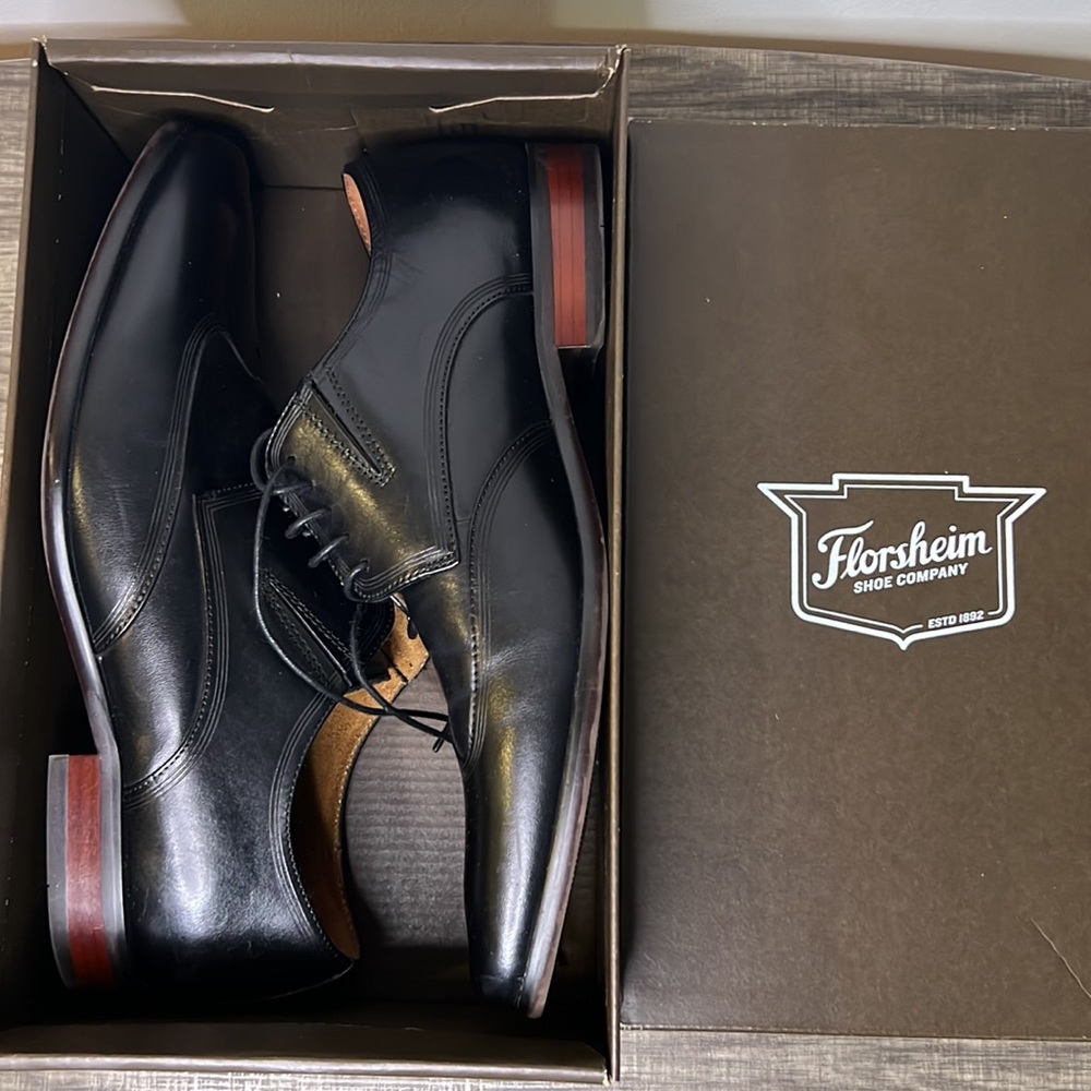 Florsheim Shoe Company Black Dress Shoes